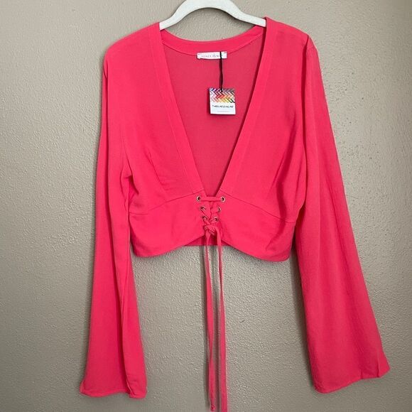 Honey Punch Cropped Front Lace Up Top Size M - Picture 3 of 8
